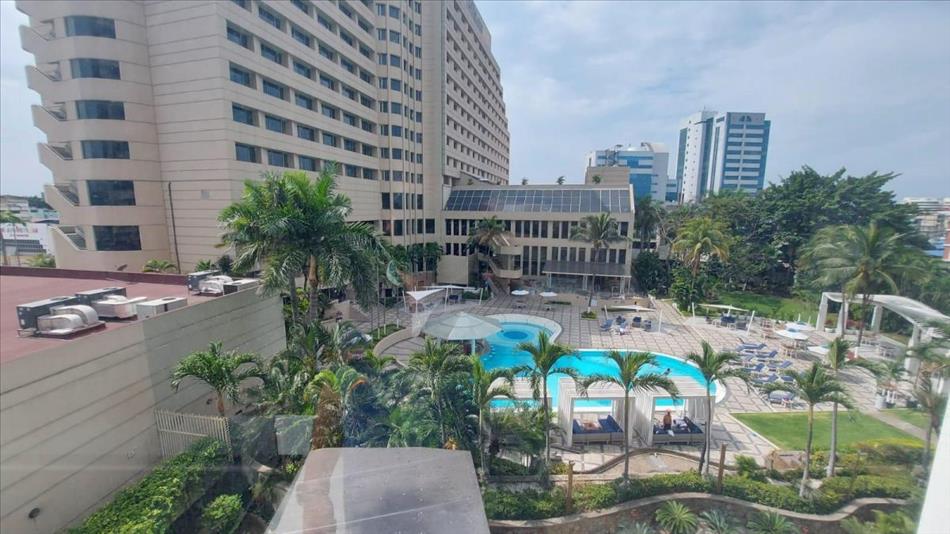 Vendo departamento en Hilton Colon de 2 dormitorios con vista a la ciudad y piscina